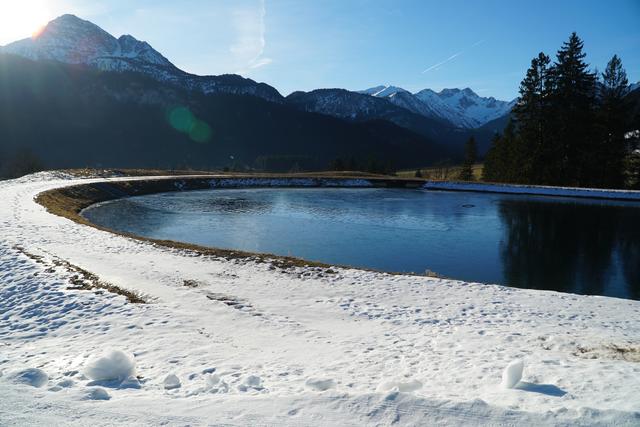 Der Speicherteich ist voll. Jetzt kann das Wasser auch wieder genützt werden.