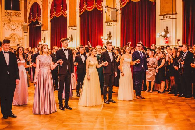 Maturaball 2020 Maturaball der HTL1 für Bau und Design in Bildern Linz