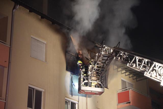 In einer Wohnung eines Mehrparteienhauses in Eferding kam es zum Brand.