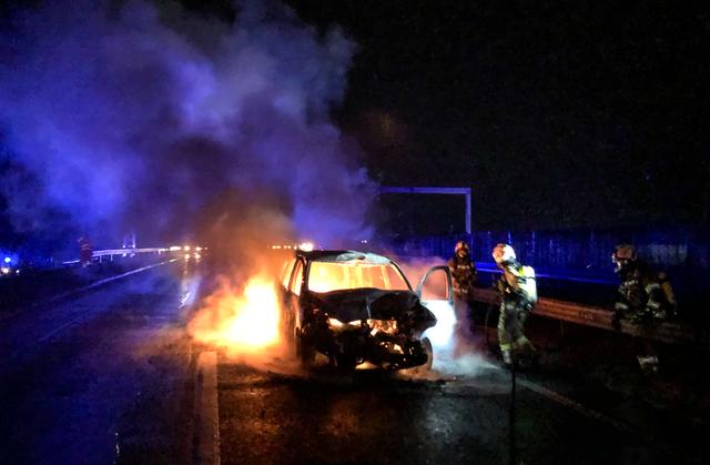 Der PKW brannte völlig aus | Foto: Zeitungsfoto.at