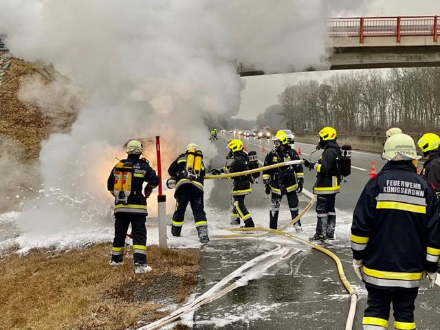 Einsatz für die Kameraden auf der S5. Sie wurden zu einem Fahrzeugbrand gerufen.