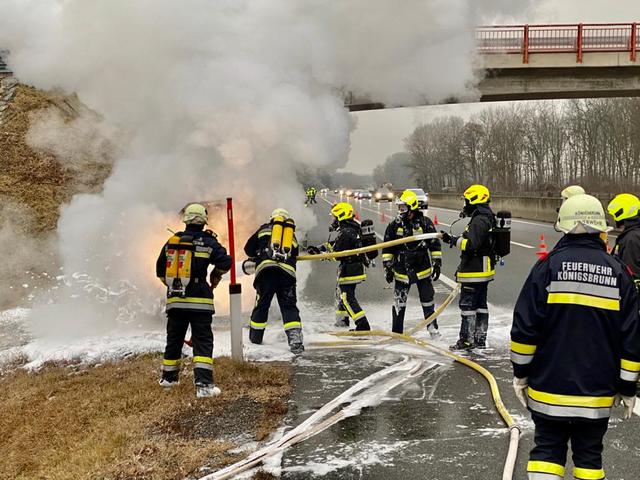 Einsatz für die Kameraden auf der S5. Sie wurden zu einem Fahrzeugbrand gerufen.  | Foto: BFK Tulln/ Franz Bayer