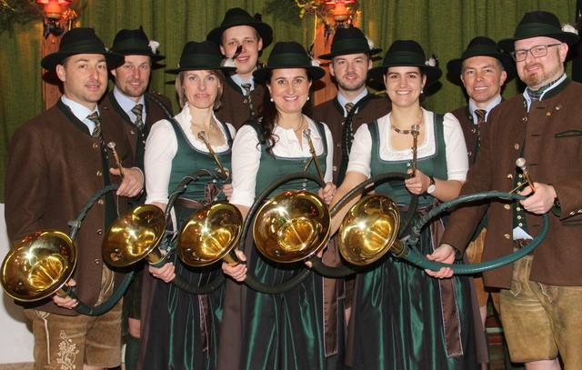 Die Jadhornbläsergruppe Althofen-Guttaring begeisterte die vielen Ballgäste | Foto: Peter Pugganig