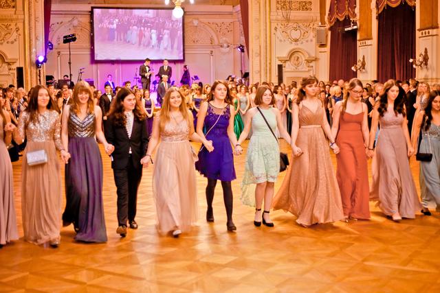 Maturaball 2020 Maturaball der HTL1 für Bau und Design in Bildern Linz