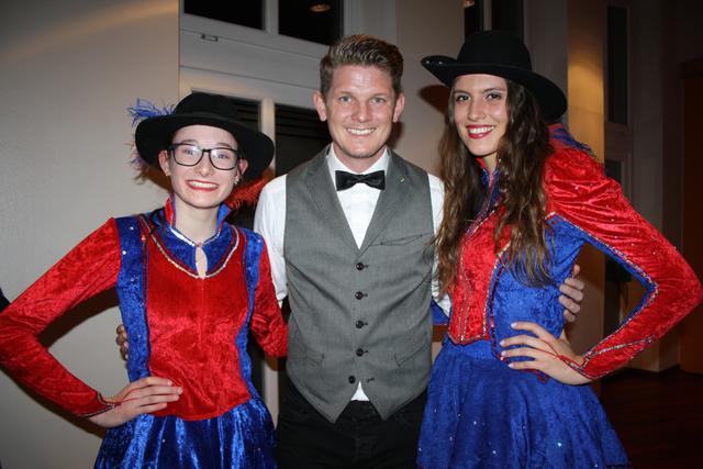 Schisprung-Olympiasieger Thomas Morgenstern genoss die Faschingssitzung gemeinsam mit den Garde-Mädels.