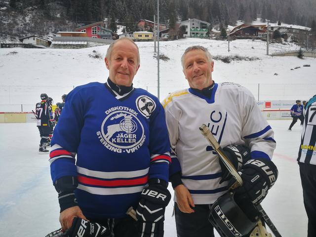 Meisterleistung der Eismeister: Otto Jenewein und Günther Beermeister sorgten in über 150 Stunden Arbeit dafür, dass der Puck trotz Tauwetter über das Jodoker Eis sausen konnte.