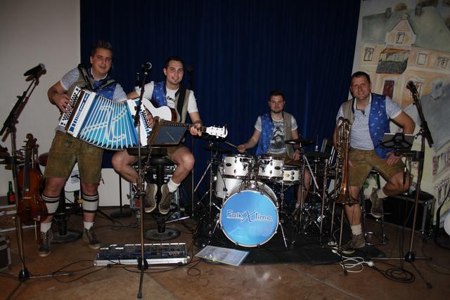 Die Band FolkXtime spielte auf. 