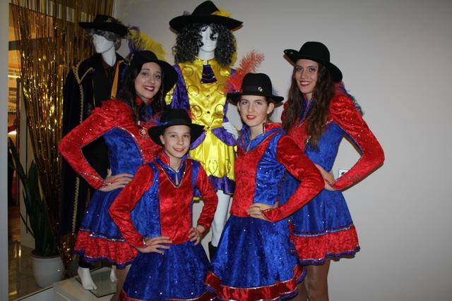 Die Garde Mädchen posierten vor der Kamera.