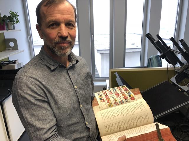 Gregor Neuböck hat in der Landesbiliothek seine Berufung gefunden.
