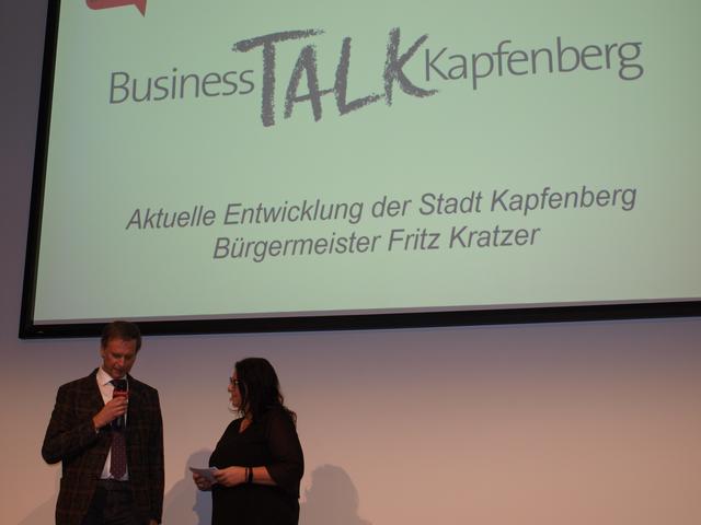 2. Businesstalk in Kapfenberg; Moderatorin Andrea Dirnbauer und Bürgermeister Fritz Kratzer