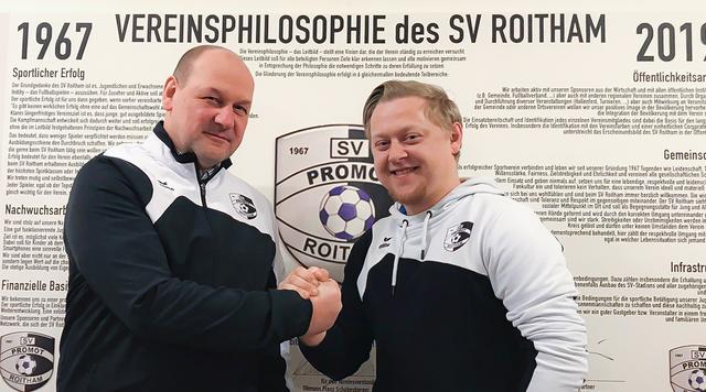 Obmann Franz Schobesberger begrüßt Trainer-Neuzugang Mario Rak