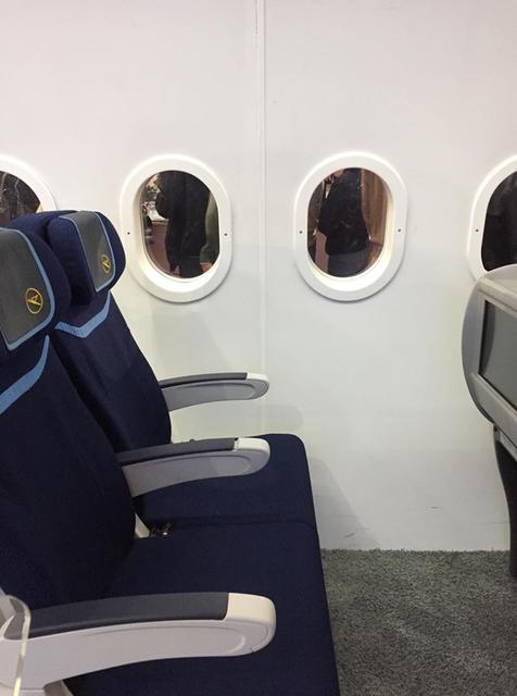Bei Condor Airlines konnte man Probesitzen (economy oder business class)