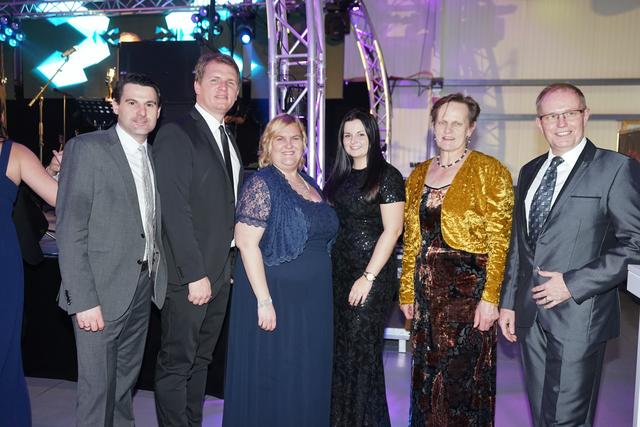 Team Türkis: Christoph Zarits, Bernhard Hirczy, Eva Winkler, Nina Kren, Elisabeth Aufner und Diethard Mausser.