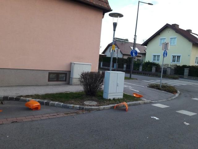 Insgesamt sieben Mistkübel wurden in Leobersdorf gesprengt.