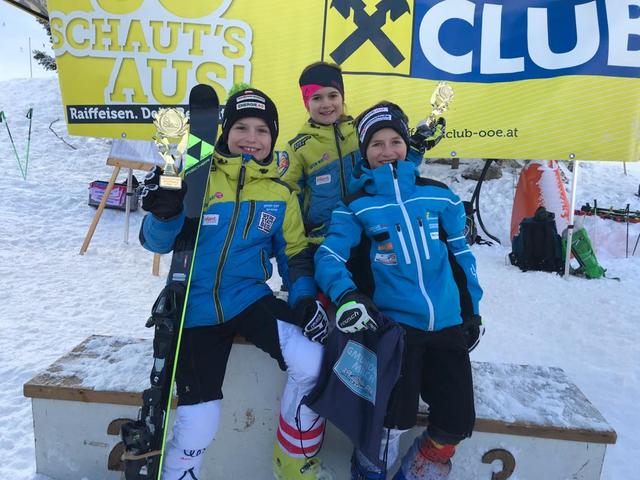 Die stolzen drei Fixstarter Felix Hörhager, Rosa Bauer und Anton Bauer im OÖ Kids Cup. | Foto: ASKÖ Dachstein West Bad Goisern