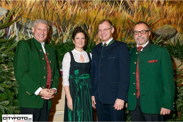Prominente Gäste wie Landeshauptmann Thomas Stelzer ließen sich die Gelegenheit nicht entgehen, eine fröhliche Ballnacht zu feiern.