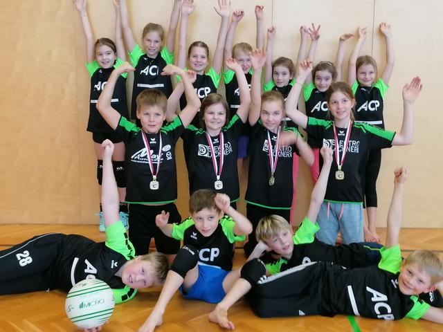 Die U10-Mannschaft der St. Veiter Faustballer schnappte sich ungeschlangen den Salzburger Landesmeistertitel.