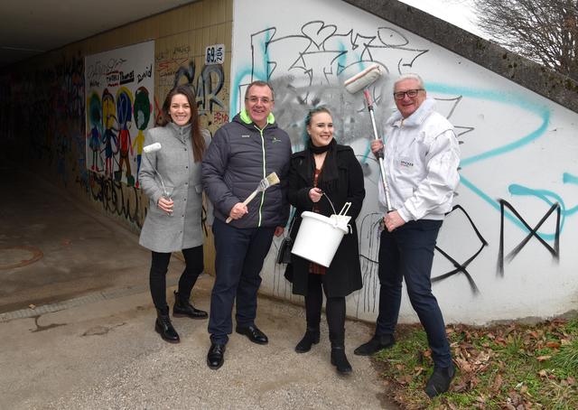 Jugendstadträtin Jeannine Schmid, BA, BSc, Bürgermeister Rupert Dworak, C. Gina Huber, Stadtrat KommR Peter Spicker (v.l.).
