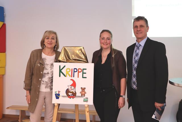 LR Beate Palfrader, Kinderkrippenleiterin Daniela Hauser und Bürgermeister Helmut Ladner (v.li.). | Foto: Siegele