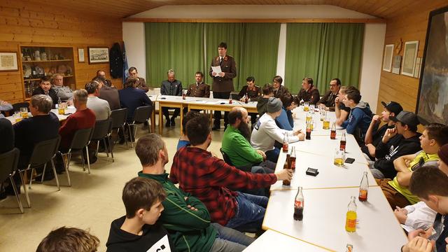 Kommandant HBI Roland Mayr eröffnet die Versammlung