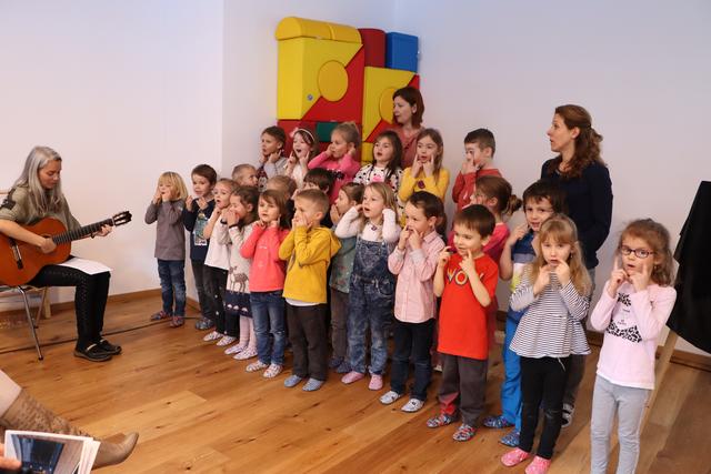 Die Kindergartenkinder begrüßten die Gäste mit einem musikalischen "Herzlich Willkommen!". | Foto: Siegele