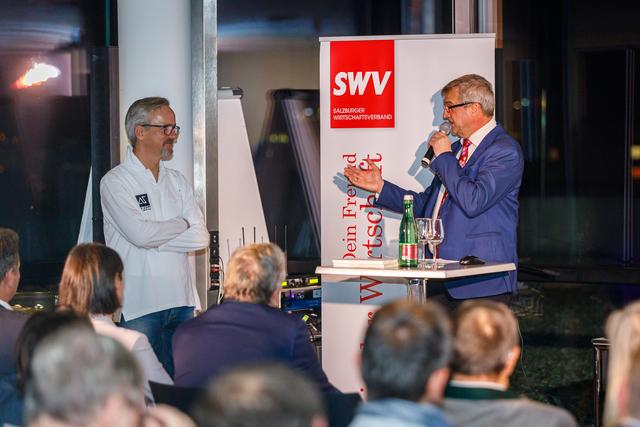 SWV-Präsident Peter Mörwald (re.) mit Andreas Zopf, Elektriker aus St. Gilgen. | Foto: Bernhard Rieger