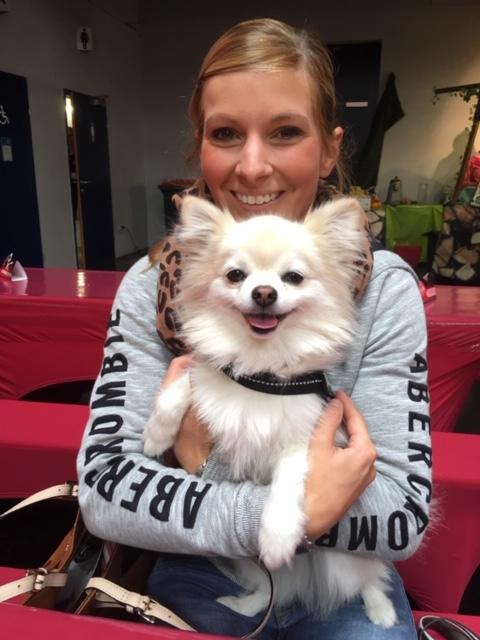 Gino und sein Frauchen bei einer kleinen Pause während eines Shoppingtrips | Foto: Christina Schmidt