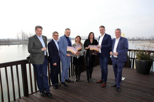 2020 findet das Jackson Wild Festival im Burgenland statt. Über die Details informierten Landeshauptmann Hans Peter Doskozil, Landesrätin Astrid Eisenkopf, Landesrat Alexander Petschnig, Patra Gnad, Jackson Wild Austria, Klaus Hofmann, Geschäftsführer St.Martins Therme & Lodge, Bernd Jandl, Geschäftsführer Vila Vita Pannonia und Nationalpark Neusiedler See-Direktor Johannes Ehrenfeldner