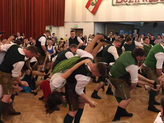 Diese Polonaise hatte es in sich, da gab es atemberaubende Hebefiguren. | Foto: KK