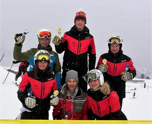 Die jeweiligen Klassensieger beim Raika-Bezirksschülercup in Fiss.