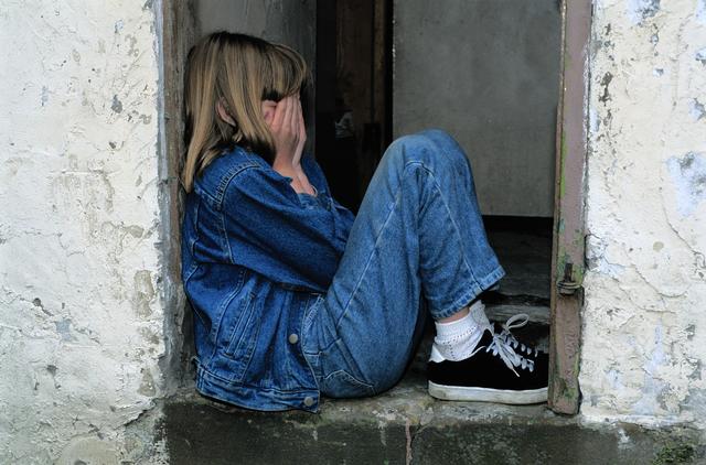 "Ihre alltägliche Belastung ist zu hoch, die Eltern sind dermaßen damit beschäftigt, das tägliche Überleben zu sichern, dass sie es nicht schaffen, sich um ihre Kinder entsprechend zu kümmern und ihnen noch nicht einmal Grundkompetenzen beibringen können", so die Kinder- und Jugendanwältin Dunja Gharwal.
