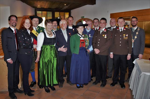Bgm. Christian Härting, Vize-Bgm. Cornelia Hagele und Christoph Walch, Maria Schatz, Martin Stadler, Hubert Agerer, Helmut Degenhart, Hilma Angerer, Andreas Kluckner, Daniel Neuner, Manfred Haider, Alois Raich, Georg Paregger-Schreter, Norbert Hofer