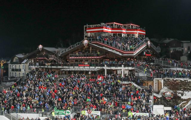 Europas größte Après-Ski-Hütte ist der Treffpunkt für Skistars, Trainer, Serviceleute und ganz viele Fans.