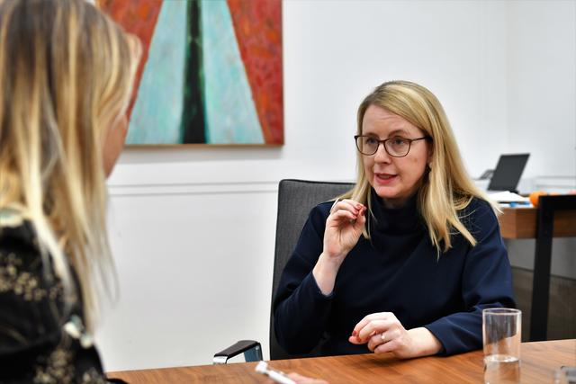 ÖVP-Wirtschaftsministerin Margarete Schramböck erklärt ihre Pläne in puncto KMU, Steuern, Digitalisierung und Arbeit.