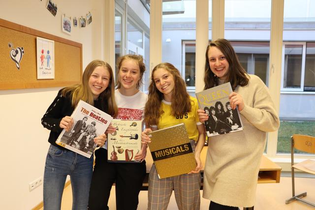 Spannendes Programm beim Tag der offenen Tür, zum Beispiel ein Stück Musikgeschichte mit Elisabeth, Raphaela, Laura und Franziska (v.li.).