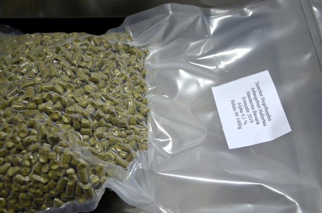 In vakuumierten Pellets wird der Hopfen aus der bayerischen Hollertau import 