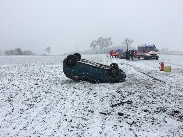 Der Schneefall wurde dem Autofahrer zum Verhängnis | Foto: FF Sitzendorf