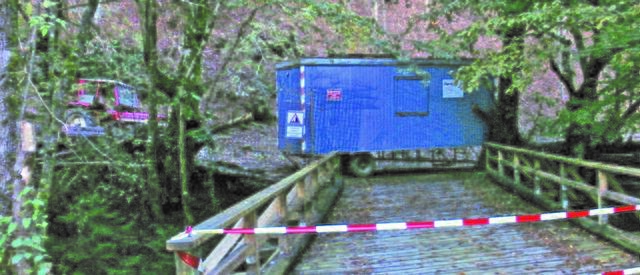 Das Oberlandesgericht hat entschieden: Diese brachiale Sperre des Sulmklammweges war rechtswidrig. Jetzt wird der Weg in Wernersdorf wieder für die Öffentlichkeit zugänglich gemacht.