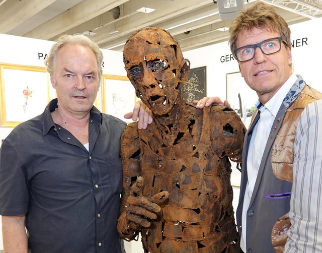 Bildhauer/Plastiker Christian Moschen aus Grins (Bezirk Landeck, Tiroler Oberland) mit dem Gründer und Inhaber vom AAART PROJEKT WENDLING, dem Kitzbüheler ART-Agenten Klaus Wendling (Foto: Patrice Bruvier)