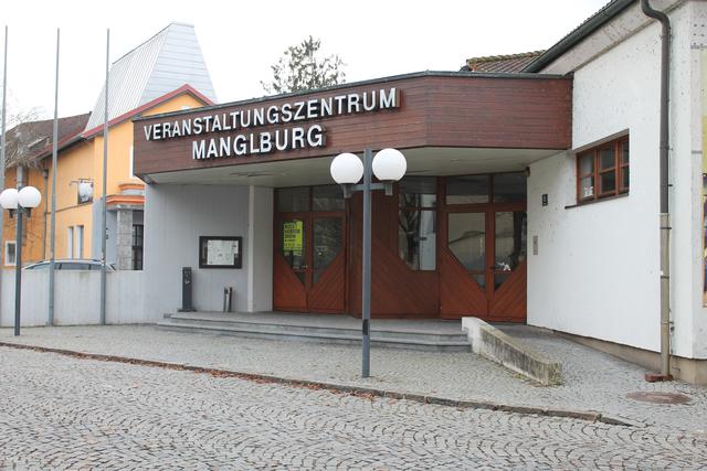 Ein Kabarett im Grieskirchner Veranstaltungszentrum Manglburg wurde für Besucher kürzlich zum Stehevent.