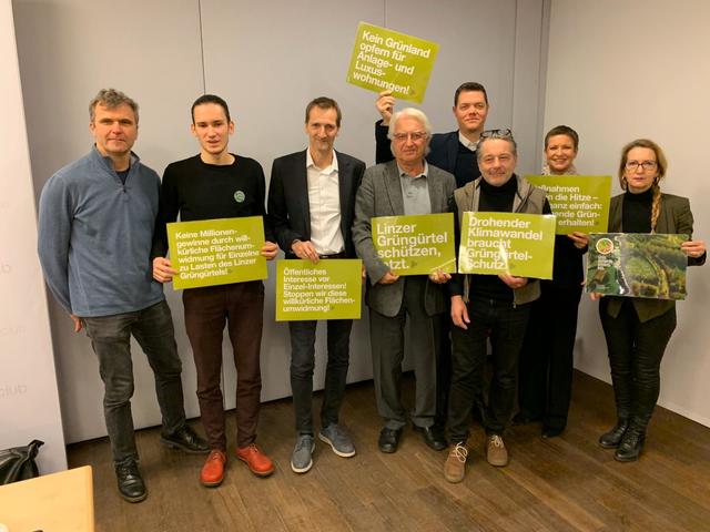 Unterstützer der Initiative bei der Pressekonferenz. | Foto: BI