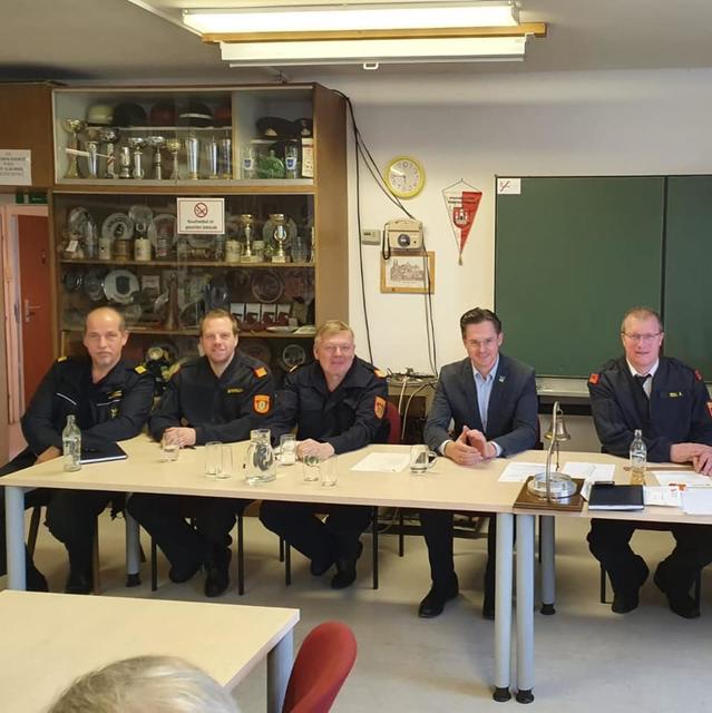Bezirkskommando und Bürgermeister sprachen der Mannschaft rund um Kommandant Alexander Seidl (re.) ihren Dank aus.