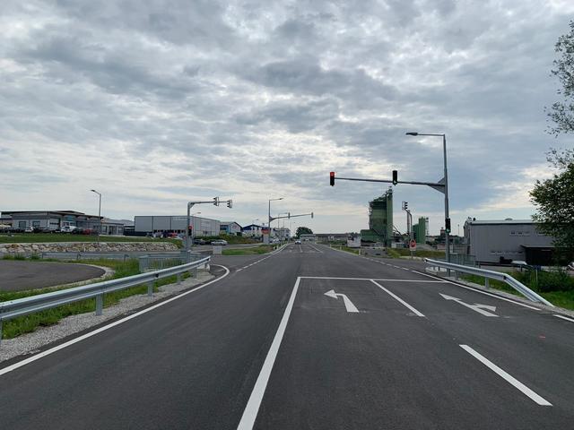 Die B 319 Fürstenfelder Straße ist eine bedeutende Hauptverkehrsader für die Pendler nach Ilz und Fürstenfeld.