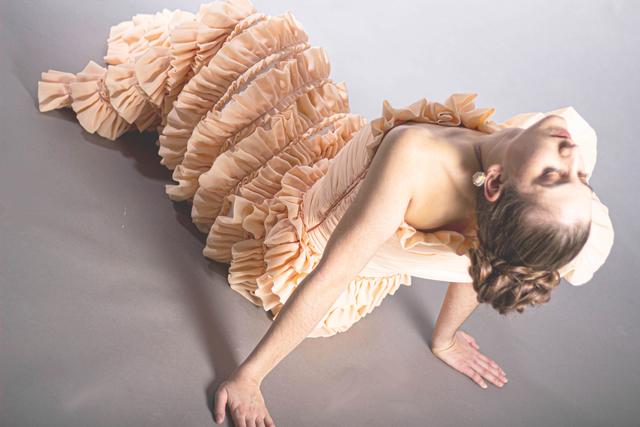 Nachhaltiges Ballkleid von Lucia Buttenhauser, Emely Lugstein und Marika Sendlhofer; Model Emely Lugstein.
