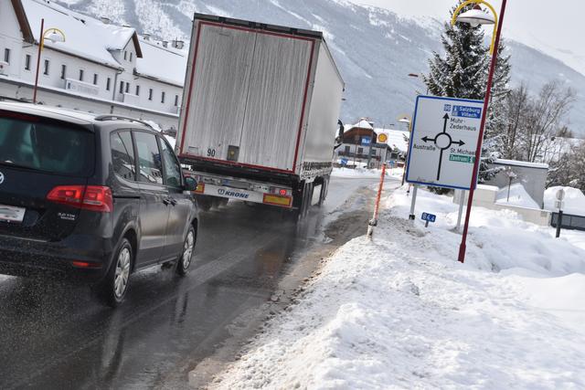 (Symbolfoto) Für den Transit-Schwerverkehr, der sich die Autobahn-Maut sparen möchte, wird es im Lungau allmählich eng.