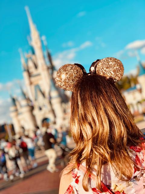 Disney-Fans haben Grund zur Freude: Disney+ startet eine Woche früher in Deutschland und Österreich. | Foto: Photo by Joel Sutherland on Unsplash