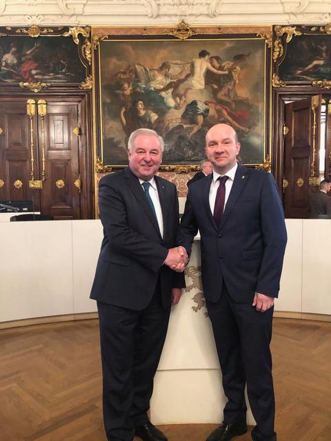Bruno Aschenbrenner mit LH Hermann Schützenhöfer.