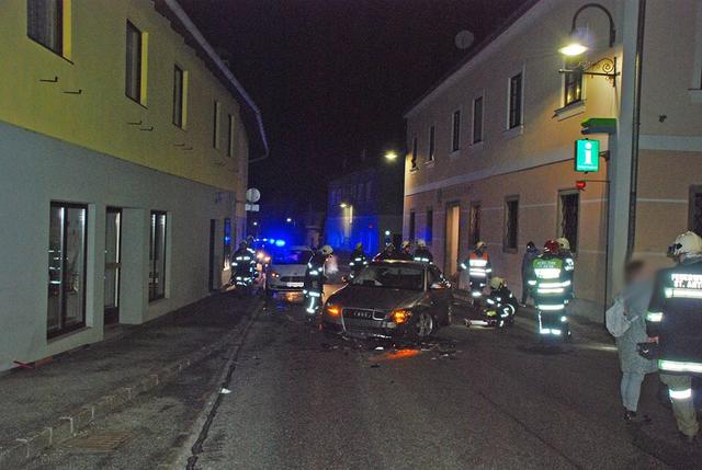 Zwei Autolenker kollidierten in St. Anton miteinander.