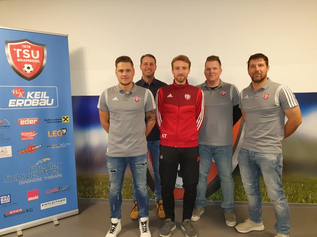 Co-Trainer Thomas Straka, Obmann Martin Innerhofer, Cheftrainer Tamas Arnoczki, Sportlicher Leiter Stefan Leppert, Torwarttrainer Hubert Maier