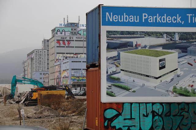 Weil die Linz AG das Hafenareal gerade umgestaltet, sind die Führungen durch das Open-Air-Graffitimuseum "Mural Harbor" derzeit nur eingeschränkt möglich.